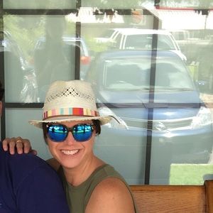 Meet your Posher, Julie